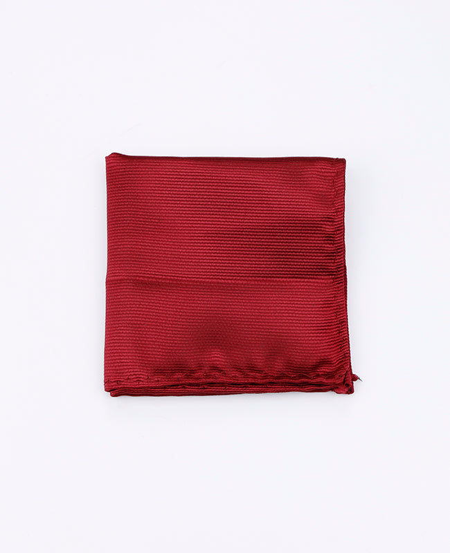 Pochette rouge costume 2025